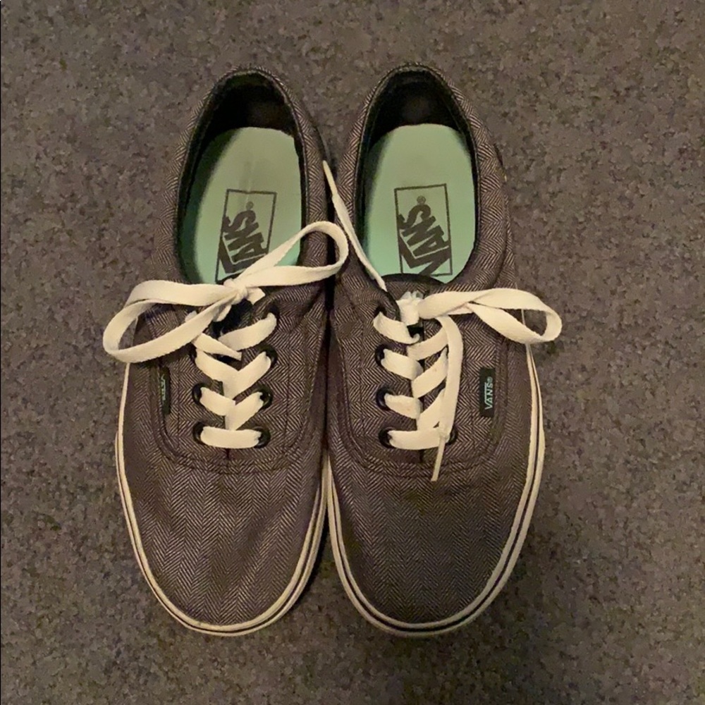 Vans - Picture 2 of 5